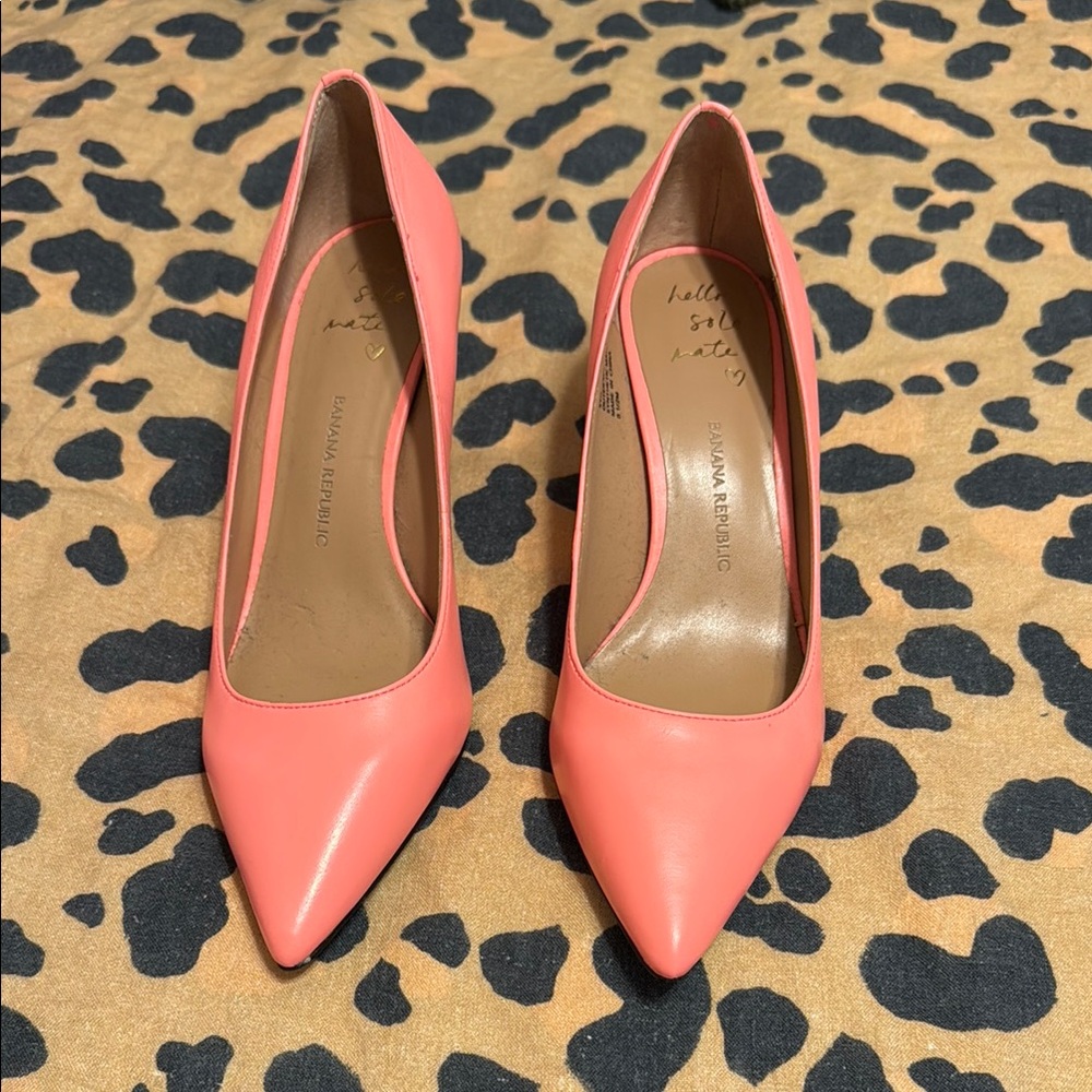 Banana Republic Coral Pink Women's Pumps